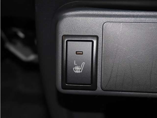 助手席シートヒータースイッチ