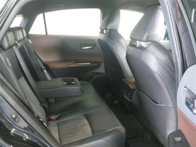 当社の九州運輸局指定工場にて、納車前点検整備致します。　点検項目数は100項目に及び、安心の状態でお客様にお届けいたします！買ってからも安心のカーライフを提供します。
