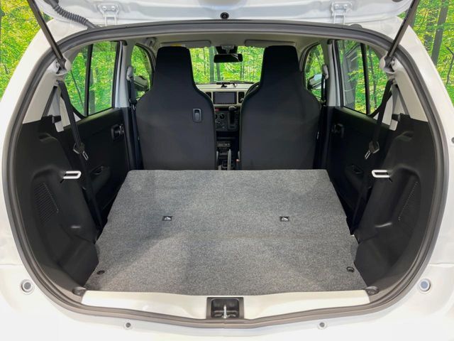 積み下ろしのしやすいデッキにはたっぷりと荷物を積み込んでいただけます。遊びから仕事まで、様々なシーンで頼れます♪
