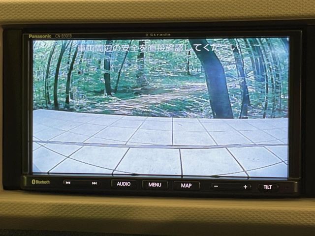 【バックカメラ】駐車時に後方がリアルタイム映像で確認できます。大型商業施設や立体駐車場での駐車時や、夜間のバック時に大活躍！運転スキルに関わらず、今や必須となった装備のひとつです！