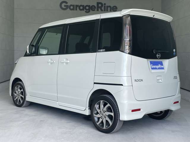 当店では鉄粉除去からポリッシャー磨きを施工しますのでボディーもピカピカです☆