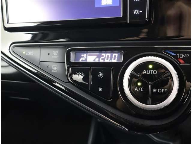 オートエアコンが車内の温度を快適に保ちます