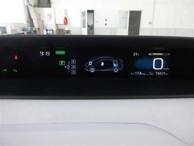 多彩な情報を表示できる、4.2インチカラーマルチインフォメーションディスプレイが付いています。