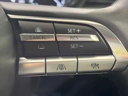 【マツダ・レーダークルーズコントロール】高速道路での長距離走行が楽に！自動で速度を保つクルーズコントロールが、衝突軽減システムと連携し、前方の車両を感知して車間を保つように速度調節してくれます！！