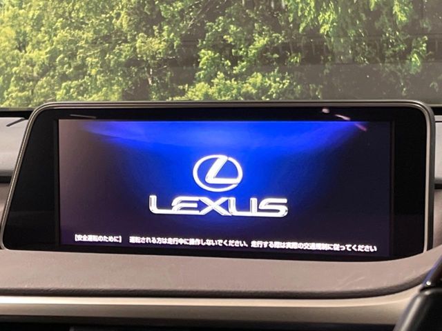 【12.3インチワイドナビ】高級感とインパクトのある大型ワイドナビを装備。各種オーディオ操作はもちろん、横長ワイド画面でのマップ2分割表示など、利便性も高いナビです♪
