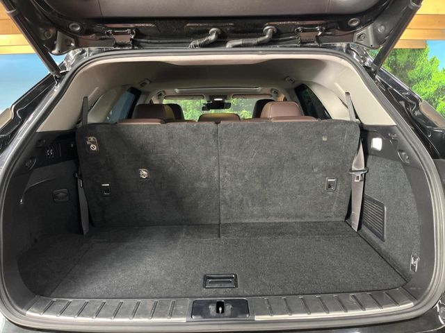 積み下ろしのしやすいデッキにはたっぷりと荷物を積み込んでいただけます。遊びから仕事まで、様々なシーンで頼れます♪