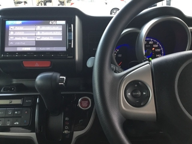 ドライブの必需品。見やすい・使いやすいHonda純正のメモリーナビを搭載。