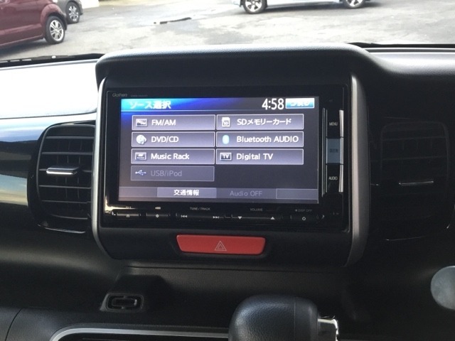 フルセグTVやDVD、ミュージックサーバー等オーディオ機能も充実しています。