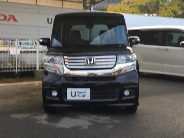 お客様に安全で快適なカーライフをお送りいただくために、中古車にも高いレベルの品質基準を設け、その基準に従って、全ての中古車について納車前整備を実施しています。