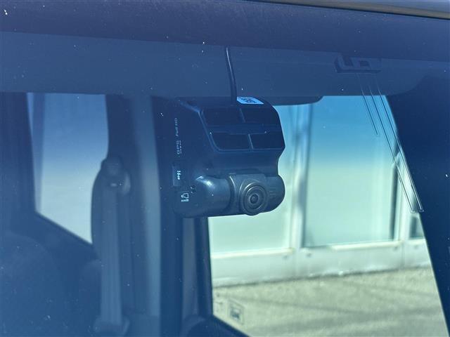 【　ドライブレコーダー　】運転中の記録を残します。事故などを起こした起こされた時の証拠を残します。