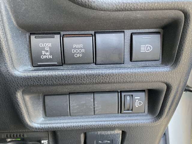 ●仕入れ段階で徹底したチェックを行い、厳しい審査にパスした車だけを展示・販売しています。弊社ではこれをプロチェックと呼び、数十の独自チェック項目に基づき、車の状態を調べ上げています。