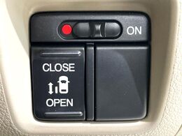 【パワースライドドア】スマートキーや運転席のスイッチでスライドドアの開閉が可能♪電動だから力を入れてドアを開ける必要が無く、小さいお子様でも、重い荷物を持っている時もラクに開け閉めできます♪