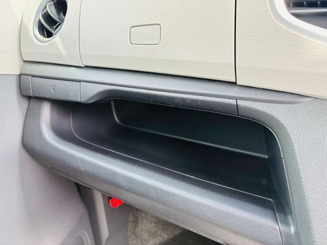 当社は車両販売から自社工場での整備・車検・板金さらには万が一のロードサービスにも対応！現金から分割ローンまで幅広いお支払い！任意保険の専門部署まで完備しており、お客様に安心してご購入いただいております