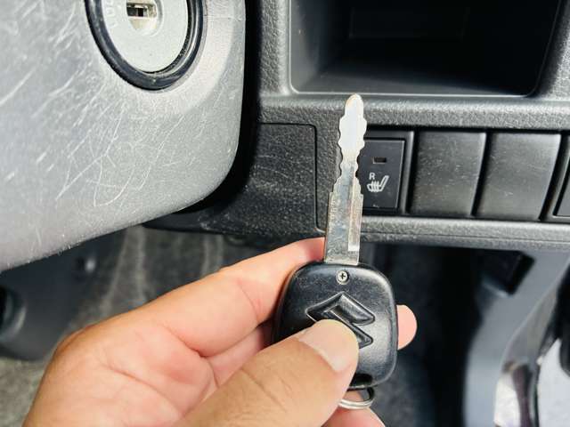 ★当社は車両販売から自社工場での整備・車検・鈑金、万が一のロードサービスにも対応！現金・分割ローンまで幅広いお支払い！任意保険の専門部署まで完備。