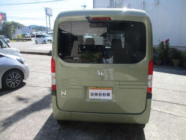 自社工場(鹿児島陸運支局表彰工場6回）でアフターサービスも充実！屋根付き展示場にて大切に展示中！