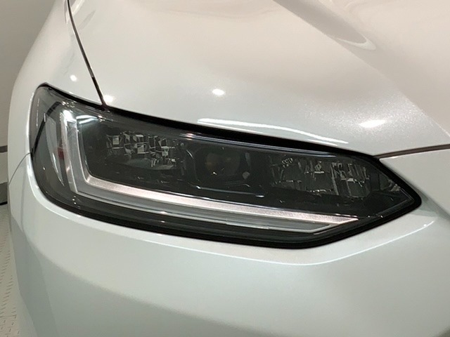 LEDヘッドライトは、点灯の瞬間から最大光量を発揮し、突然暗くなるトンネルなどでの安定感を高めます。
