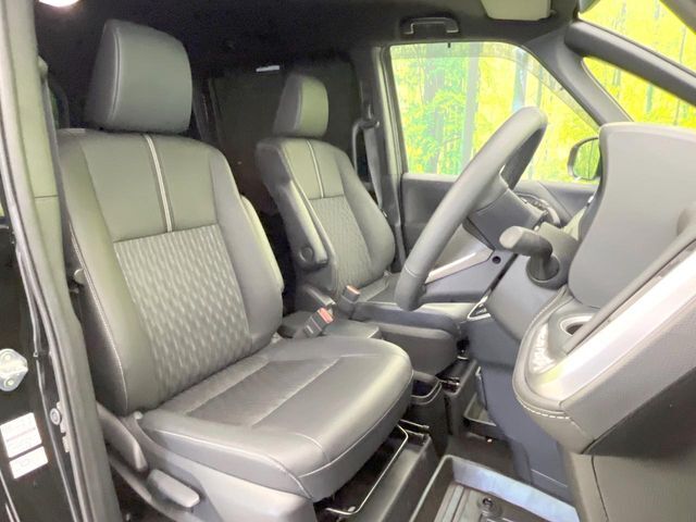 運転席シート廻りは使用感も少なく、良好な状態となっています。丁寧に使われていたことがよくわかりますね。