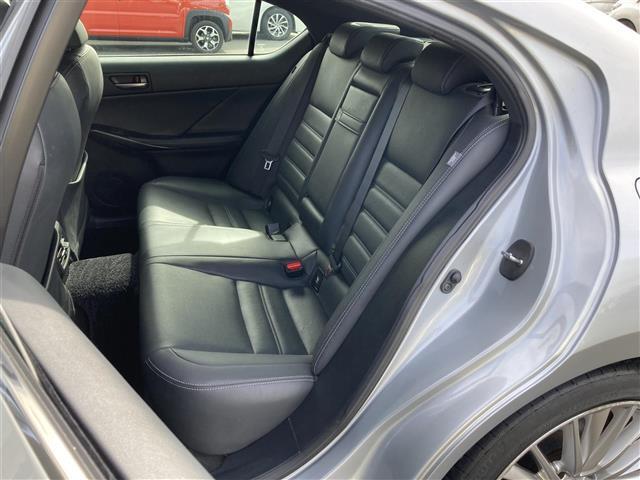 【　セカンドシート　】2列目も広々お乗りいただけます♪