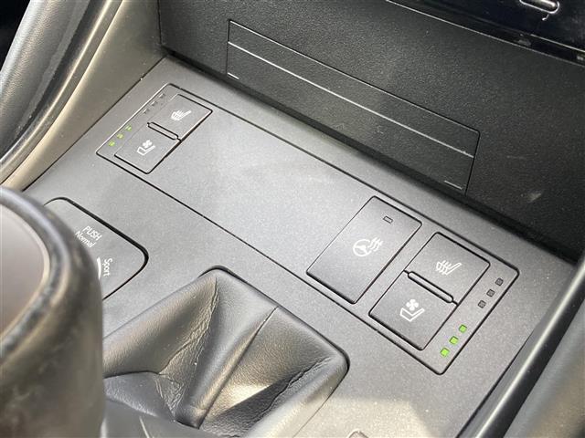 【シートヒーター/シートエアコン】暑い季節は冷風がシートの目から微ぎ、寒い季節は熱線を伝いシートを瞬時に暖めますので、季節を選ばず快適にお過ごし頂けます。