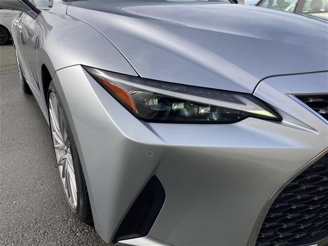 【　LEDヘッドライト　】悪天候や夜間の走行も視界良好で安心してお乗りいただけます。