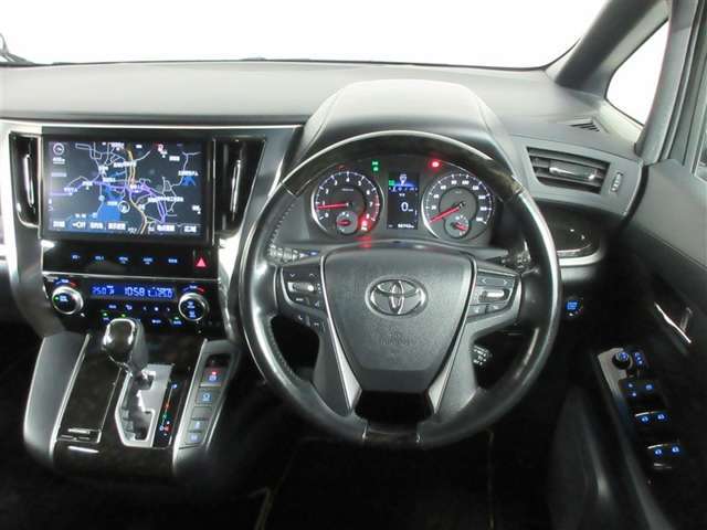 運転席はその車の重要ポイント。ぜひ実際にご乗車ください。お待ちしてます。