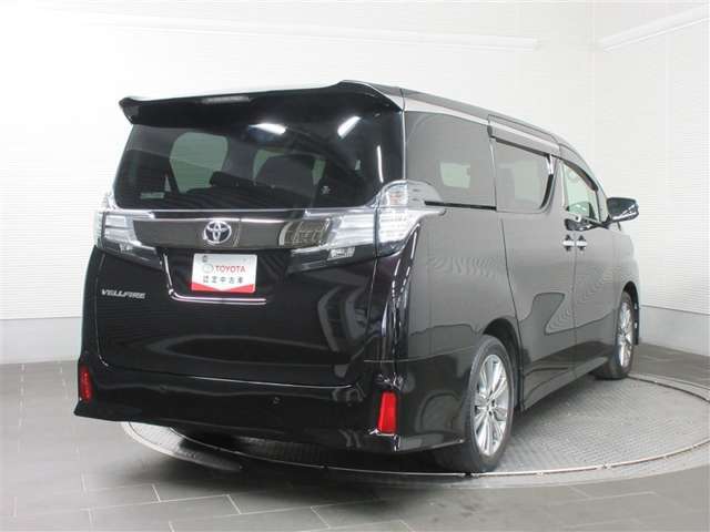 選ぶならトヨタの安心U-Car・トヨタ認定中古車。※ボディカラー及び内装色は、画像の色と実際の色が異なって見える場合がございます。