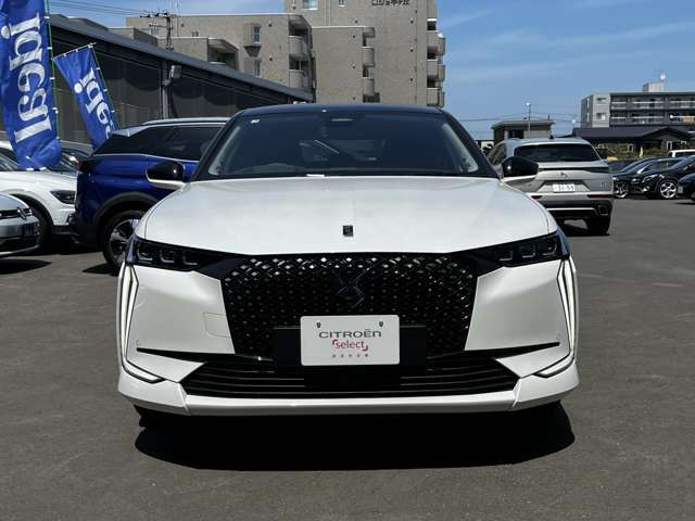外装は専任スタッフによる真心込めたワックス磨きを実施しております。内装もクリーニングを実施させていただいております。質の良さをご体感くださいませ。