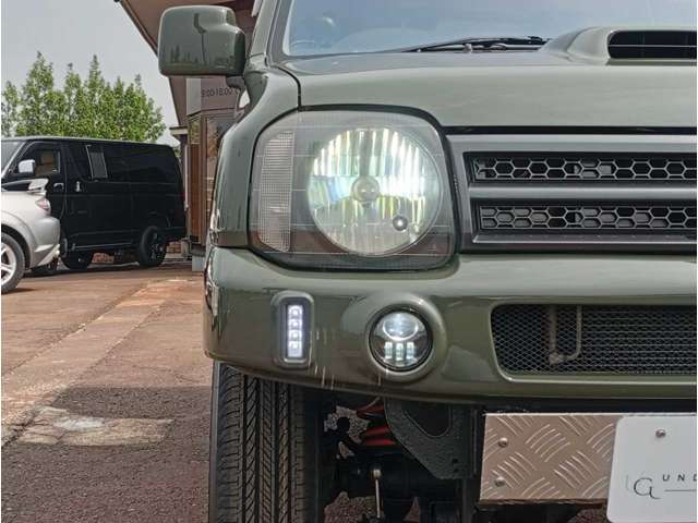 JB64型ジムニー純正色のジャングルグリーンで全塗装済みです☆　バックランプ以外のライトバルブはLED化されております☆