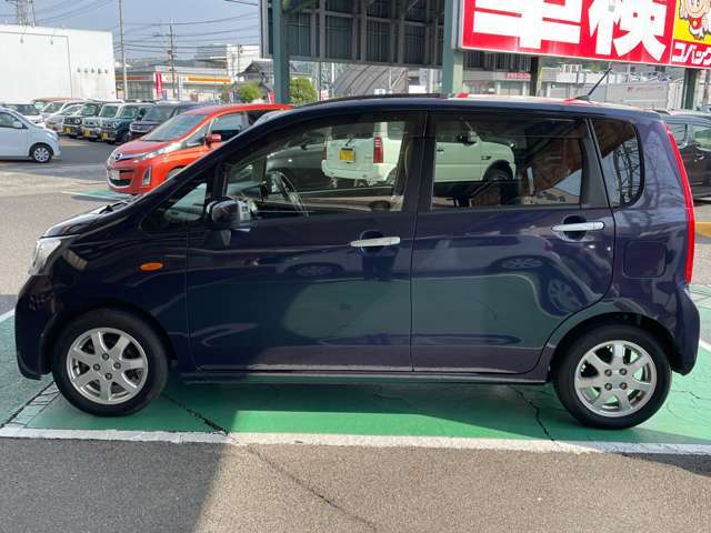 カーポート佐々木では広い展示場を完備★常時約60～70台程度の幅広い展示車（新車～中古車まで）を展示しております♪スズキの看板が目印★お気軽にお立ち寄りください♪