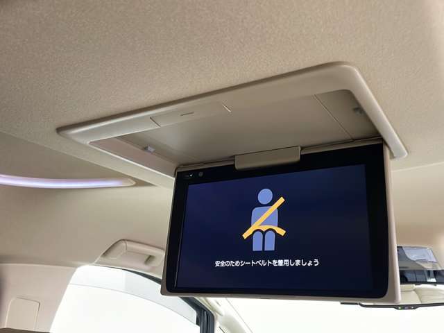 【後部座席操作部】後部座席を快適に過ごしていただくための便利な装備が付いています！