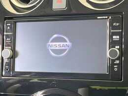 【純正ナビ】人気の純正ナビを装備しております。ナビの使いやすさはもちろん、オーディオ機能も充実！キャンプや旅行はもちろん、通勤や買い物など普段のドライブも楽しくなるはず♪