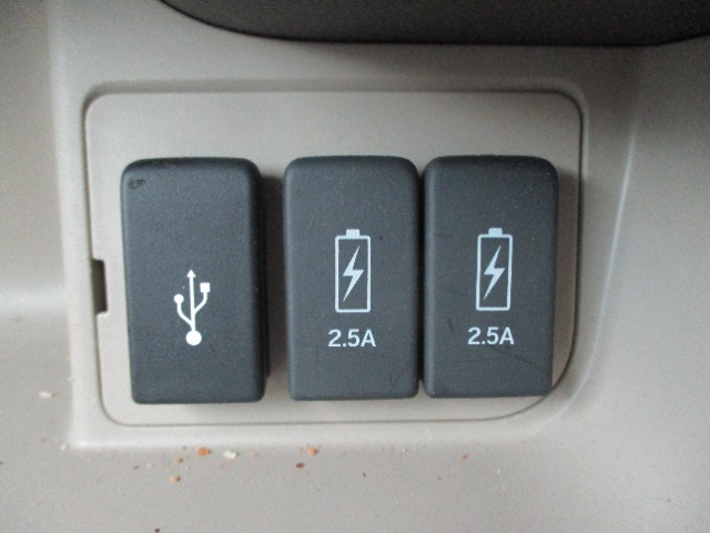 スマホ急速充電，USB装備です♪