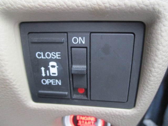 片側電動スライドドア