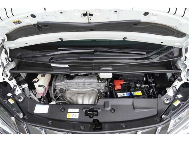 【エンジンルーム】　エンジンルームもピカピカに仕上がっています。