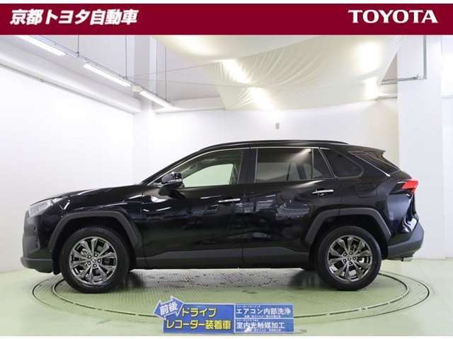 車線はみ出し防止警告【レーンアシスト】、衝突予防および衝突安全システム【PCS】で安心を。障害物や歩行者などを検知、警告してくれる【クリアランスソナー】がトラブルを未然に防ぐサポートをしてくれます。