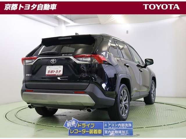 駐車時などの衝突の回避や軽減を図る駐車支援システム【PKSB】で安心をサポート、道路標識をディスプレイ確認できる【ロードサインアシスト】で見落とし防止をサポートします。