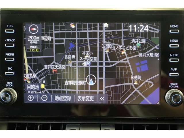 スマホやiPhoneと連携し、対応アプリを表示させて使うディスプレイオーディオ。使い慣れた従来のトヨタ車載ナビが利用できるエントリーナビキットを装着しています。USB・Bluetooth対応です。