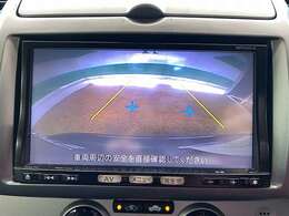 バックカメラがついて後方確認が簡単にできます！苦手としている車庫入れ等も安心して出来ますね！凄く需要の高い装備ですので、最初から付いていれば言う事なしですよね！？