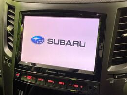 【純正ナビ】人気の純正ナビを装備しております。ナビの使いやすさはもちろん、オーディオ機能も充実！キャンプや旅行はもちろん、通勤や買い物など普段のドライブも楽しくなるはず♪