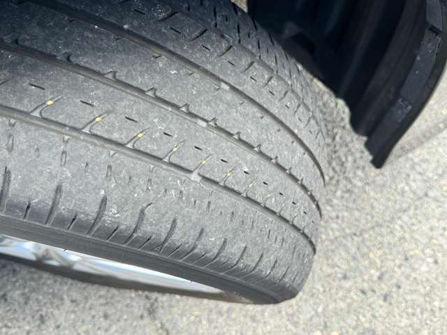 タイヤの溝は、残り3mmです。