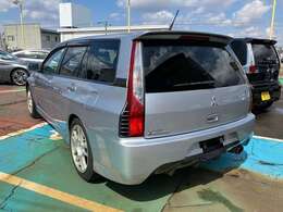 当店では、自社で仕入れした厳選車両を、多数展示しております。リーズナブルなお車を多数在庫しております。掘り出し物を探しにいらしてください。