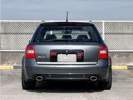 外装に目立った傷、凹みなどございません。