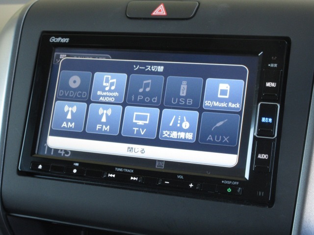 ナビゲーションはギャザズメモリーナビ（VXM-224VFi）を装着しております。AM、FM、CD、DVD再生、Bluetooth、音楽録音再生、フルセグTVがご使用いただけます。