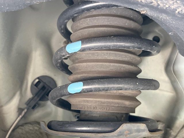 お車を安心してお乗りいただく為には、足回りの定期点検が欠かせません。サービスサポート（有償保証）では無料点検もご提供しており、安心のカーライフをお過ごしいただけるサポート体制が整っています。