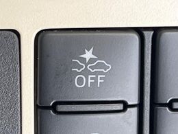 【スマートアシスト】走行中に前方の車両等を認識し、衝突しそうな時は警報とブレーキで衝突回避と被害軽減をアシスト。より安全にドライブをお楽しみいただけます。