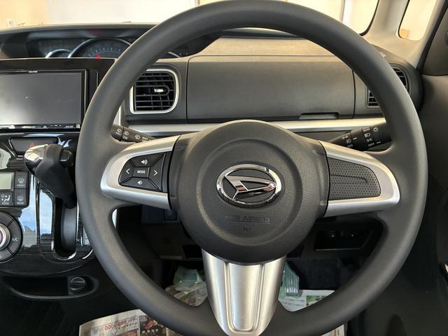 電子カードキーを携帯していれば、リクエストスイッチを押すだけでドアの施錠と解除が行えます。しかも盗難防止に役立つイモビライザー機能付きです。