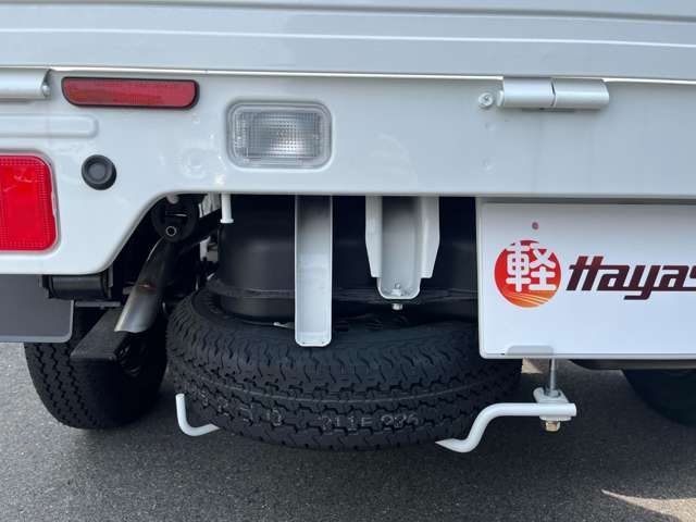 ☆お車についた傷やヘコミ、事故の修理もハヤシにお任せください。自社鈑金工場で修理ができますの安心です☆