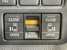 【両側パワースライドドア】スマートキーや運転席のスイッチで後席両側スライドドアの開閉が可能♪電動だから力を入れてドアを開ける必要が無く、小さなお子様でも簡単に開け閉めでき快適です♪