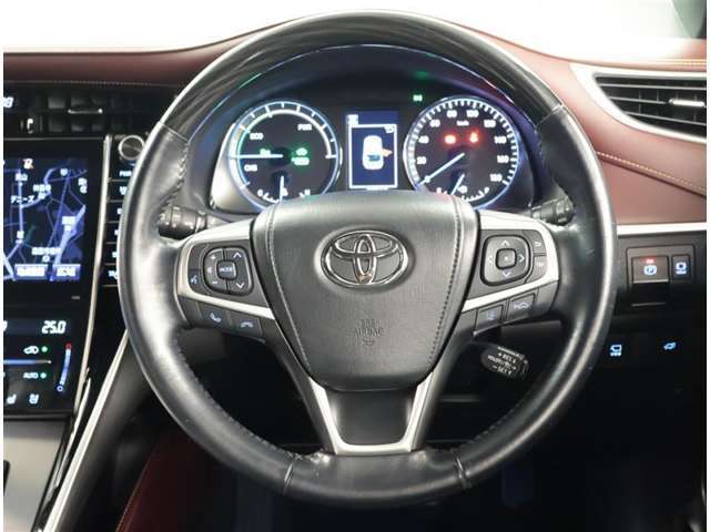 見やすい位置にメーターが配置。いろいろな情報が表示されます。