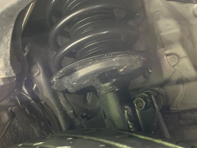 お車を安心してお乗りいただく為には、足回りの定期点検が欠かせません。サービスサポート（有償保証）では無料点検もご提供しており、安心のカーライフをお過ごしいただけるサポート体制が整っています。